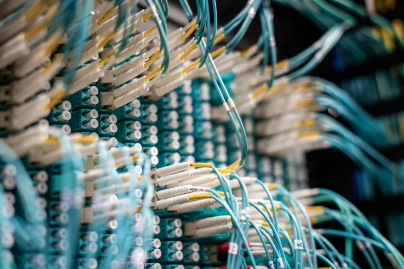 The Weakest Link in DeFi: How Price Feed Failures Quietly Undermine Decentralized Protocols